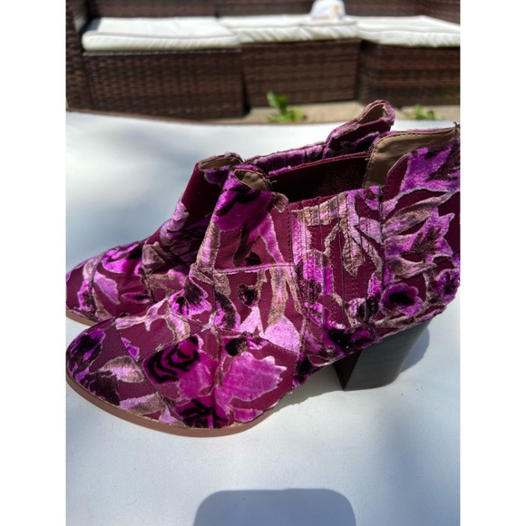 Anthropologie Pink Floral Ankle Boots - Picture 8 of 9